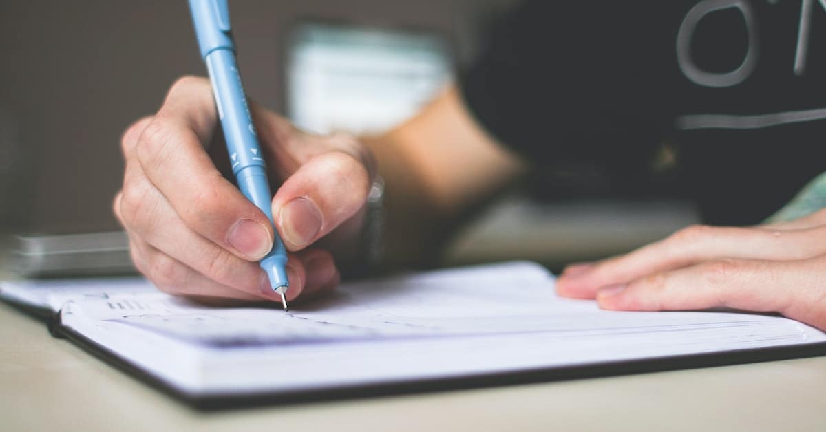 man writing an outline for an essay